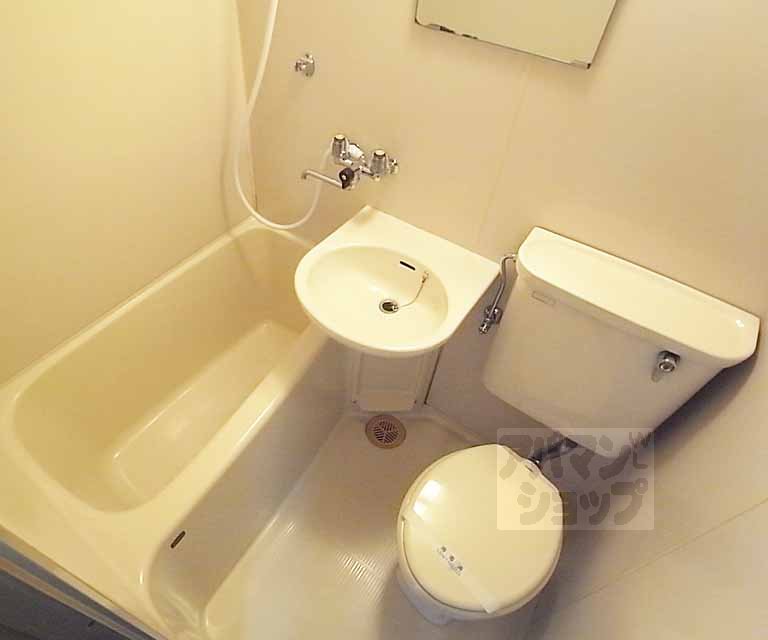 バス・シャワールーム　３点ユニットバスです。