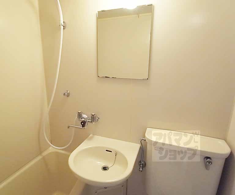 洗面設備　３点ユニットバスです。