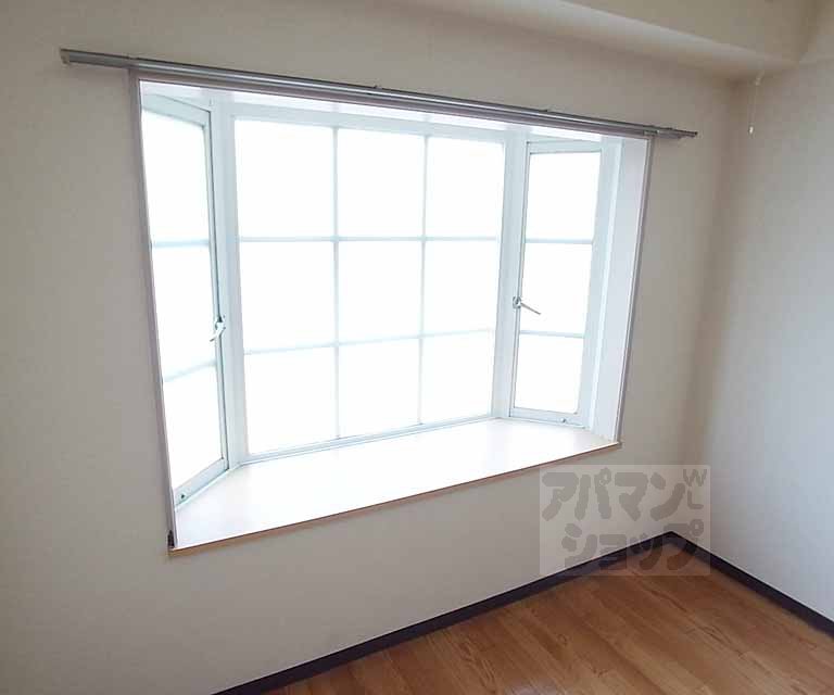 その他部屋・スペース　洋風の出窓になっています。