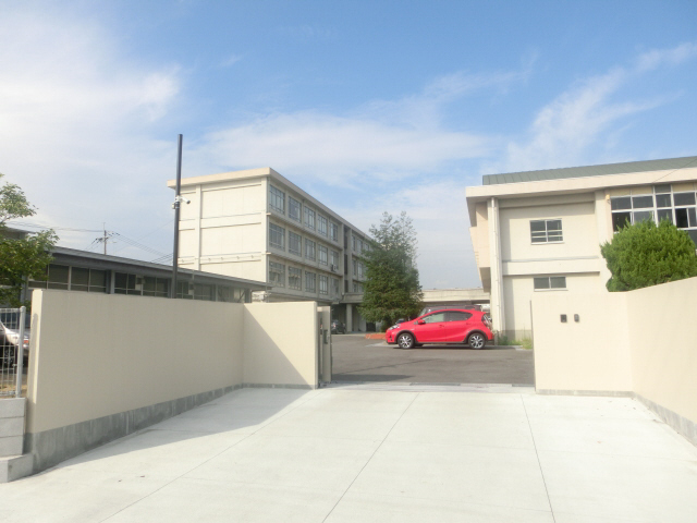 中学校　氷丘中学校（中学校）まで1252m