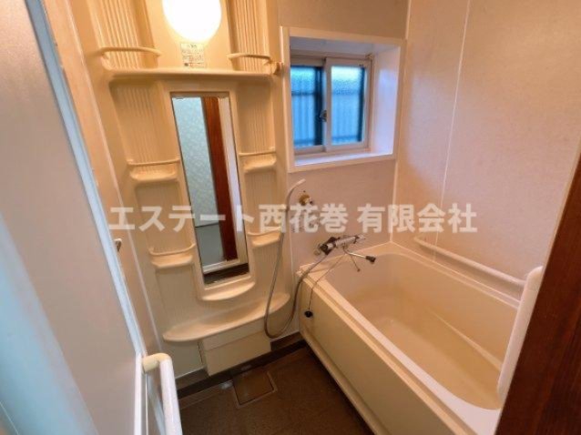 バス・シャワールーム　追焚機能はありません。電気温水器