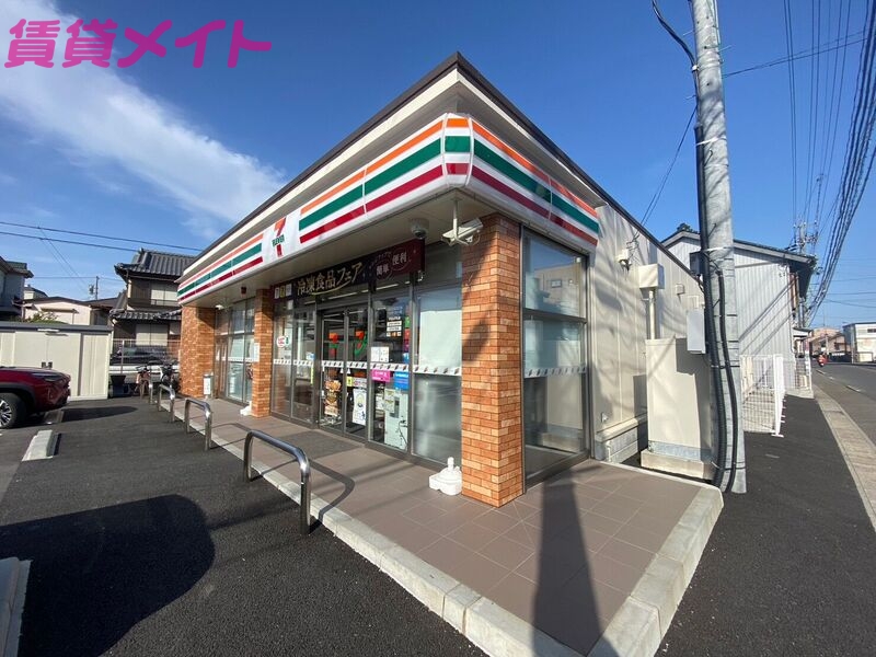 コンビニ　セブンイレブン桑名外堀店（コンビニ）まで365m