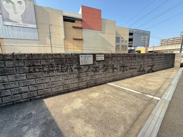 駐車場　駐車場があるので、車を買う予定の方も安心です