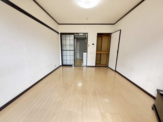 ハイツMiLeの居間写真