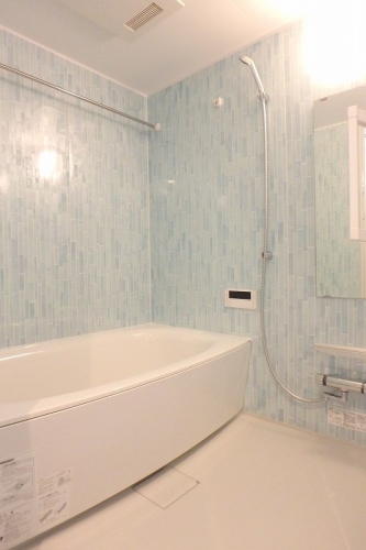 バス・シャワールーム　他物件参考画像。建具・壁・床色は異なります。現況優先。