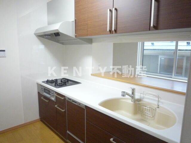 キッチン　コンパクトなキッチンで掃除もラクラク