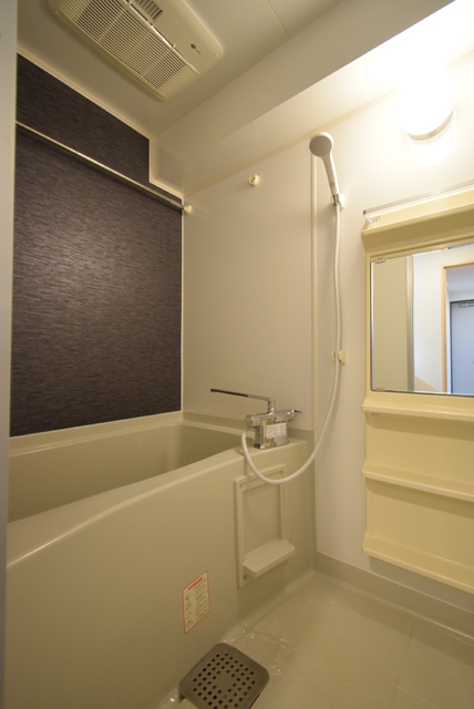 バス・シャワールーム　同間取りの別部屋のお写真です。ご参考までに御覧ください。