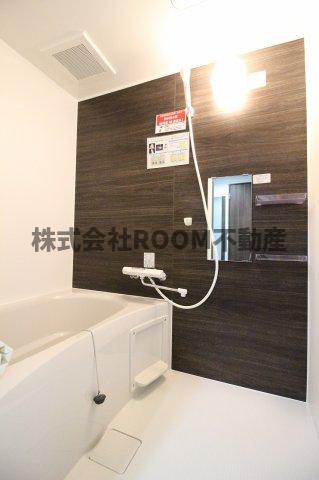 バス・シャワールーム　コンパクトで使いやすいお風呂です