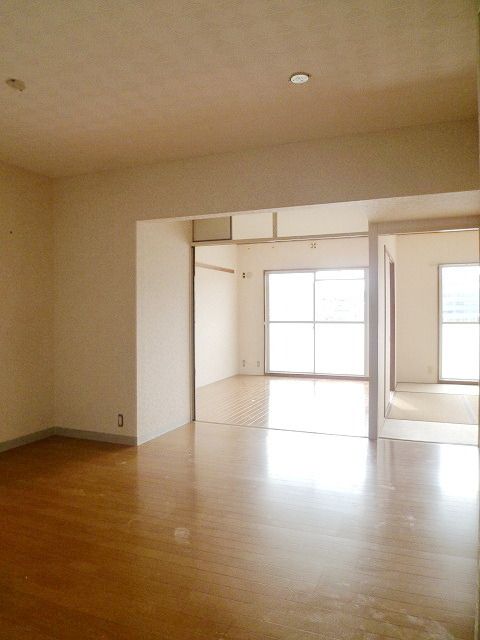 居室・リビング　★広めのリビング★