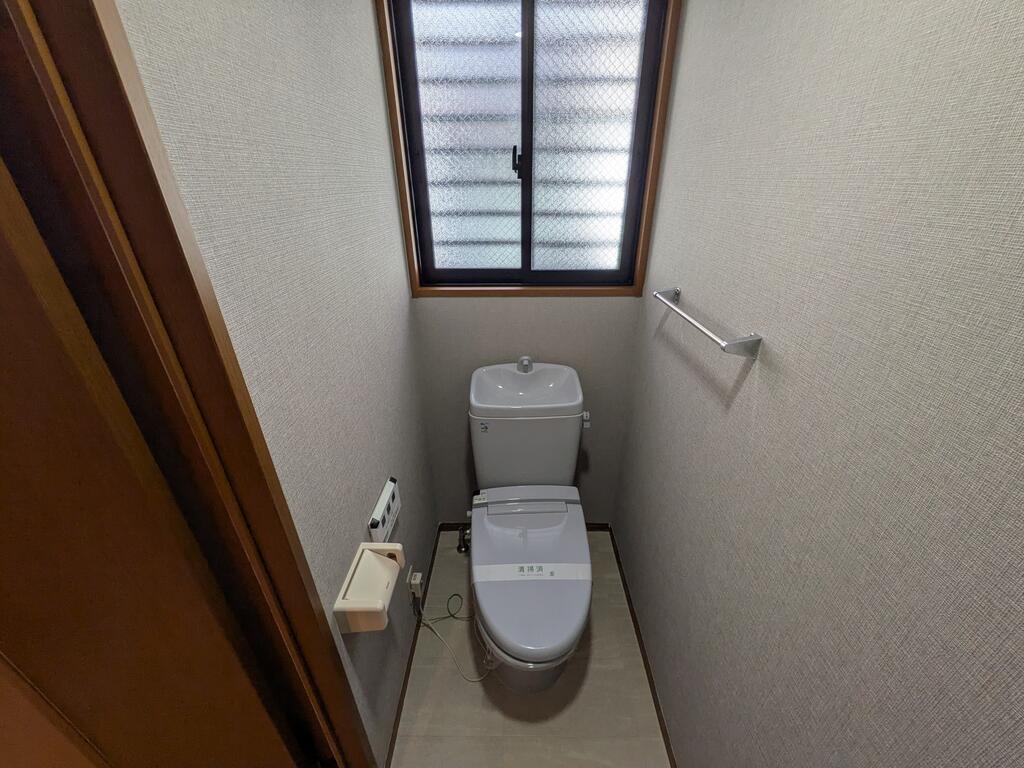吹田片山町3丁目戸建のトイレ写真