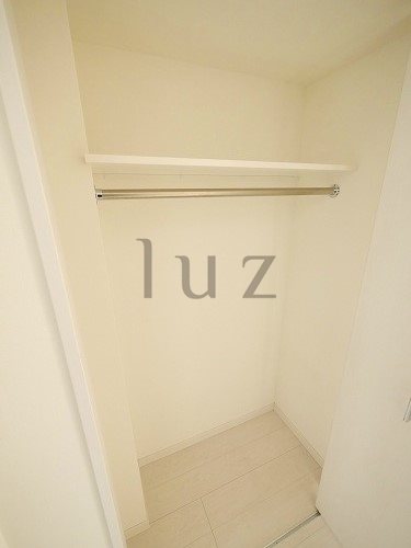 収納　パイプハンガー付きクローゼット完備です！