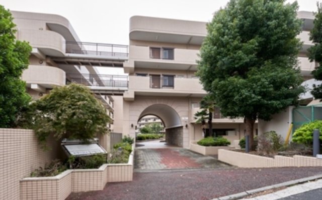 エントランス　アーバンパーク三ツ池公園Ｅ