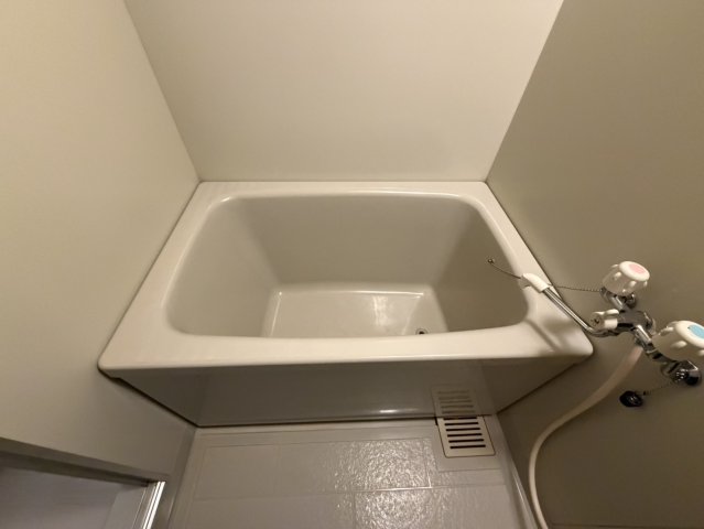 バス・シャワールーム　ゆったり過ごせるお風呂です