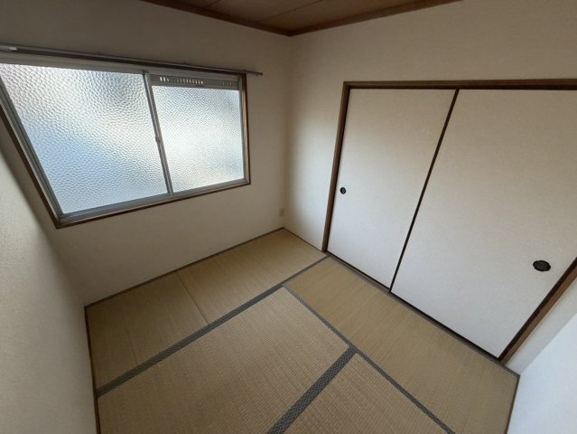 その他部屋・スペース　開放的な寝室です