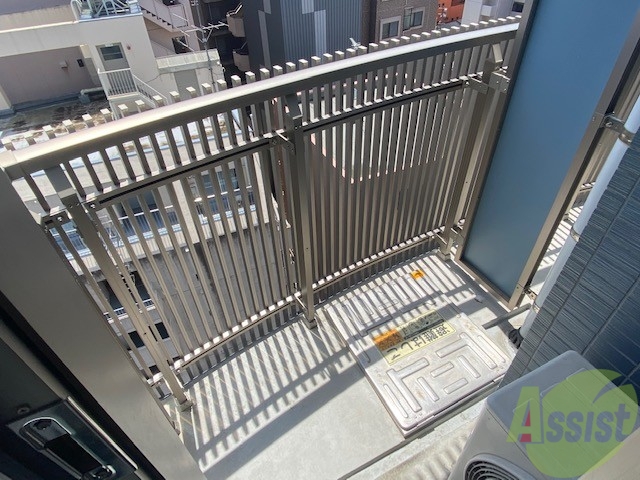 バルコニー　陽の光が差し込む明るいお部屋は気持がいいですね～