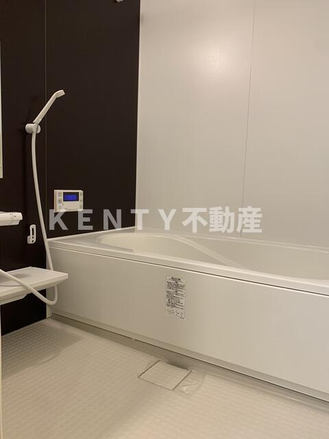 バス・シャワールーム　コンパクトで使いやすいお風呂です