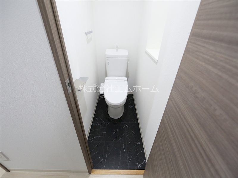 トイレ　温水洗浄暖房便座付トイレ