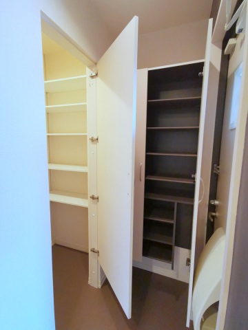 玄関　シューズボックスと玄関収納