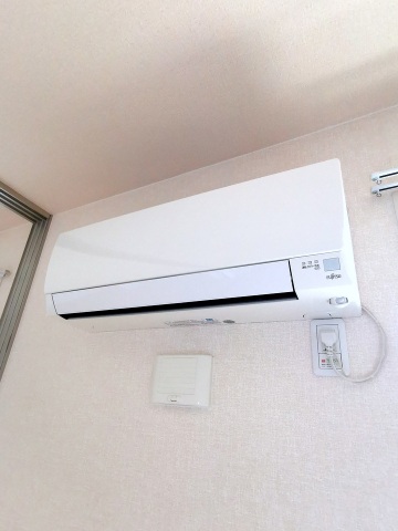 その他設備　リビングにエアコン付き