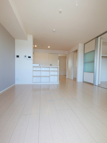 居室・リビング　南向きで明るいリビング