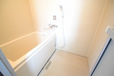バス・シャワールーム　快適にお使いいただける浴室です。