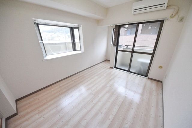 居室・リビング　★斜光が入るリビング★