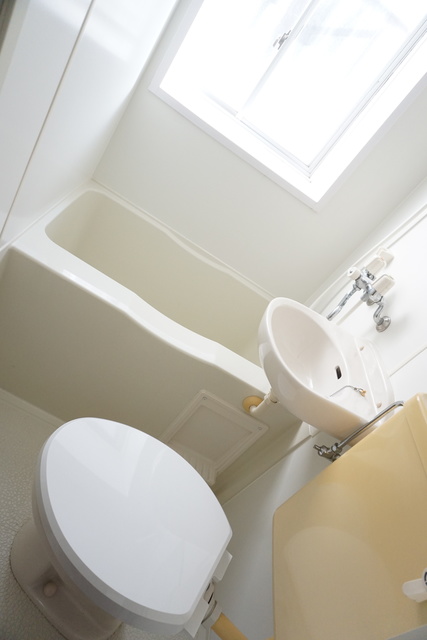 バス・シャワールーム　お掃除がしやすい洗面台付き３点ユニットです☆