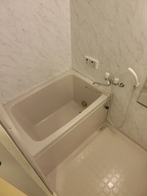 バス・シャワールーム　経済的な追い炊き機能付きです