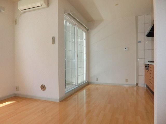 居室・リビング　採光の良い明るいリビングです