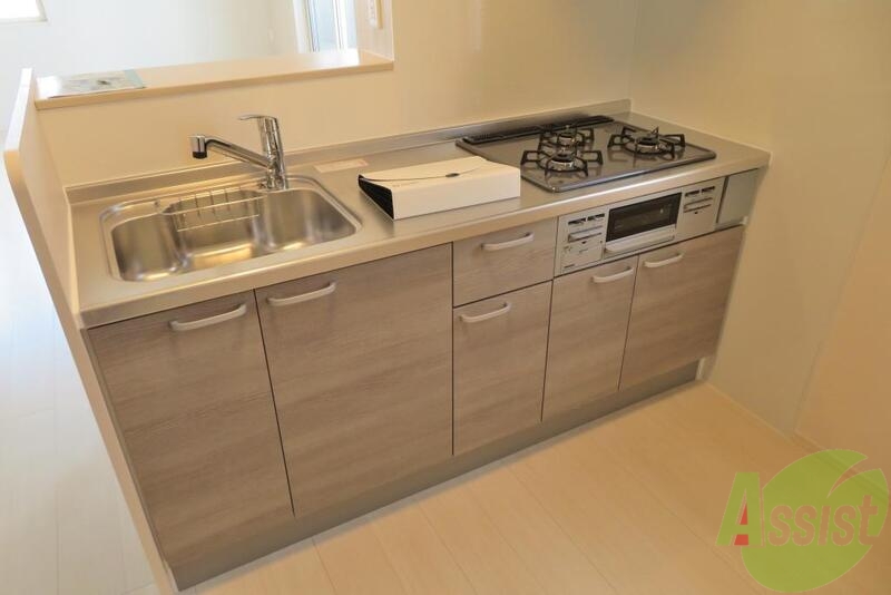 キッチン　３口のガスコンロがついたシステムキッチンです