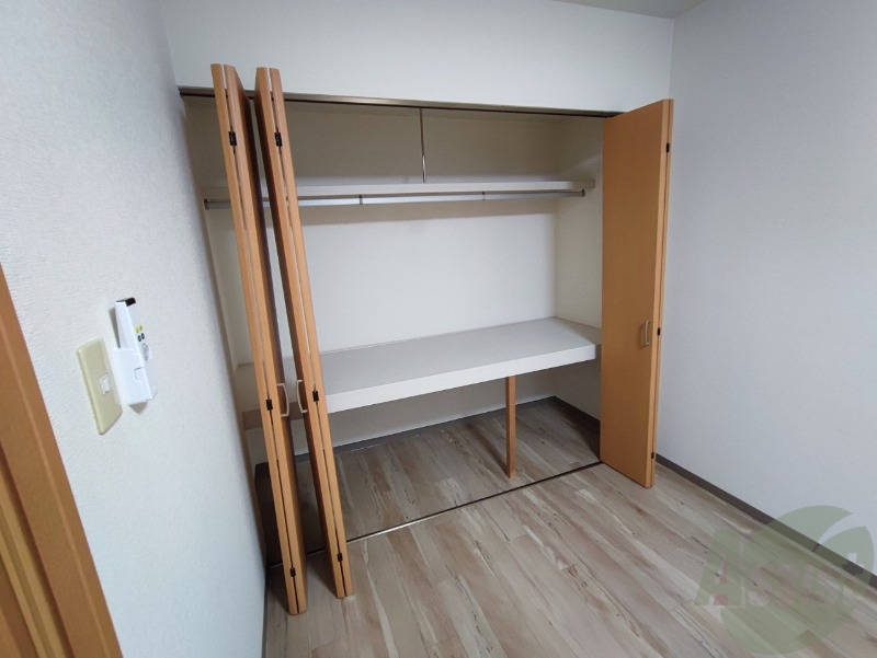 収納　クローゼットは奥行きもあり、荷物が多い方でも安心です。