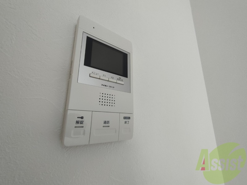 セキュリティ　モニタ付インターホンです。セキュリティ面も安心ですね！