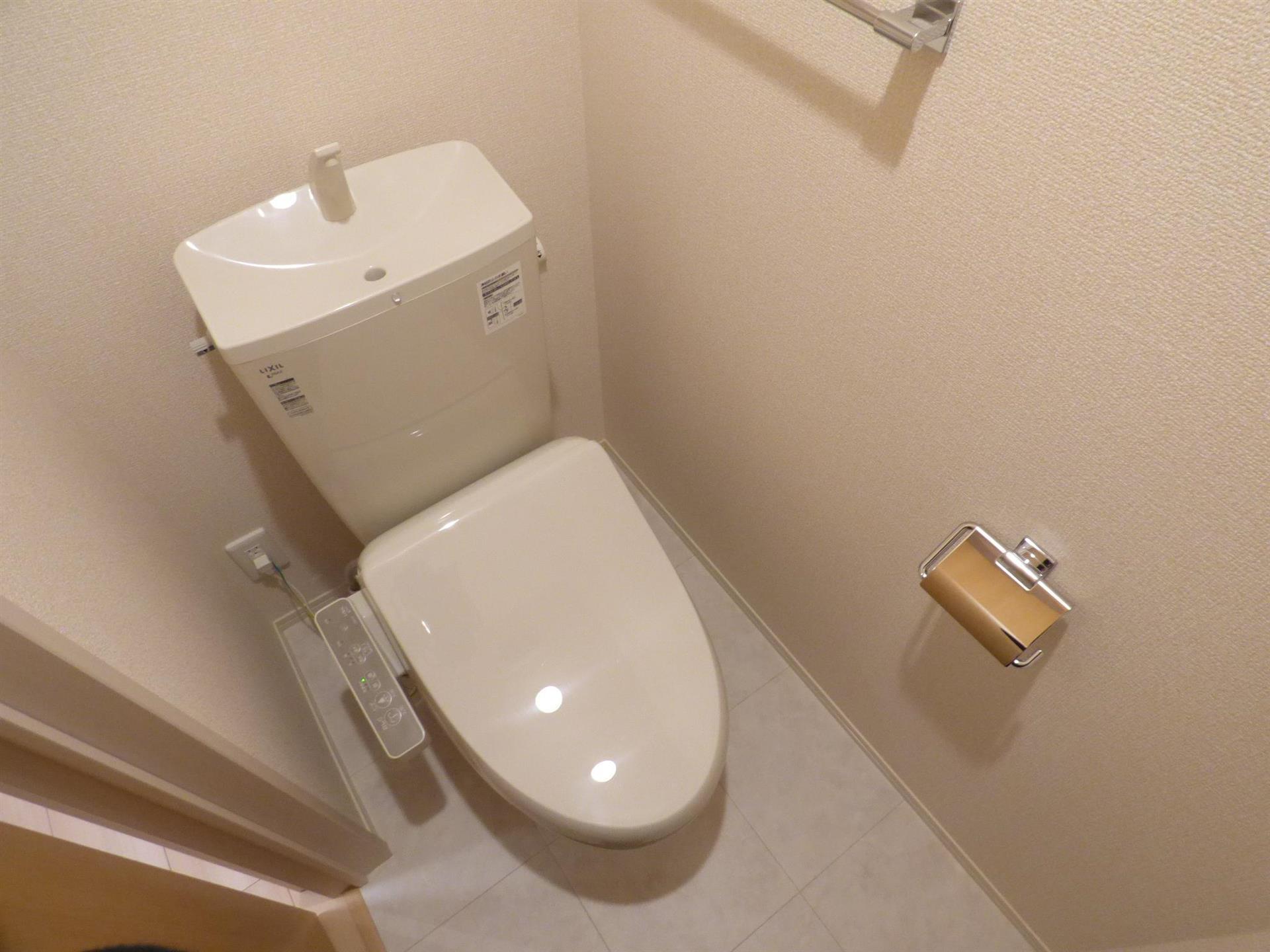 トイレ　温水洗浄暖房便座