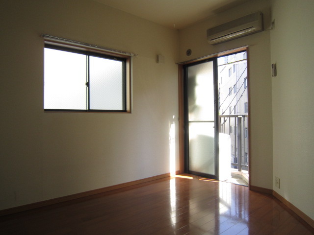 居室・リビング　写真は別号室になります