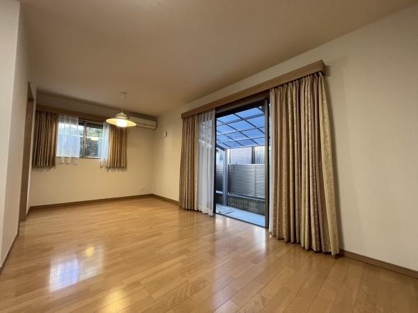 居室・リビング　明るいリビングダイニング！