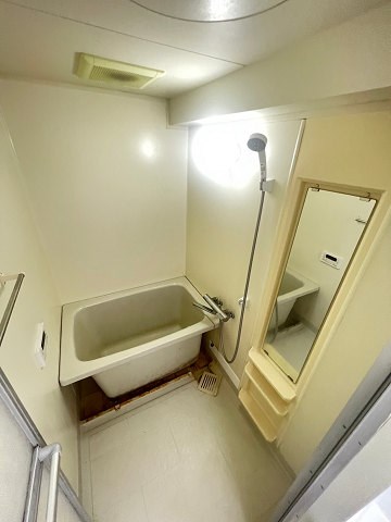 バス・シャワールーム　コンパクトで使いやすいお風呂です