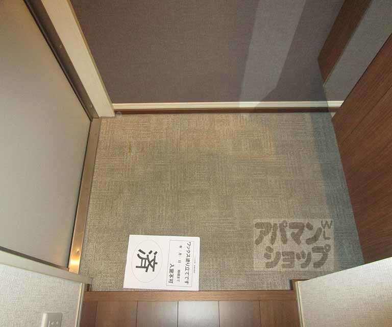 玄関　３０１号室の写真です。