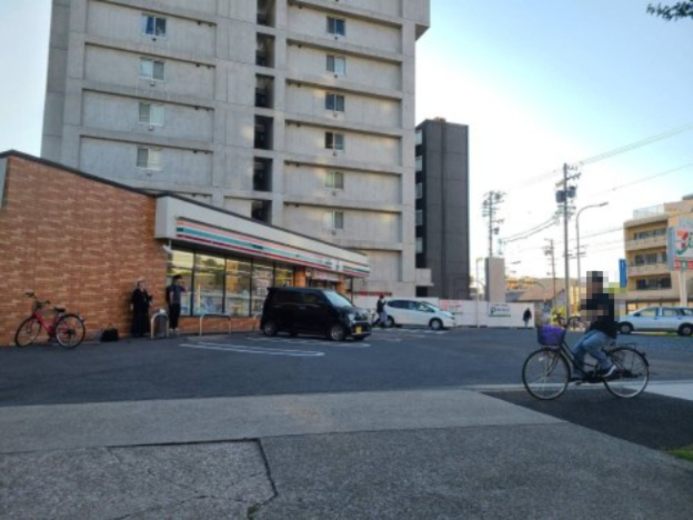 コンビニ　セブンイレブン・名古屋新出来２丁目店（コンビニ）まで108m
