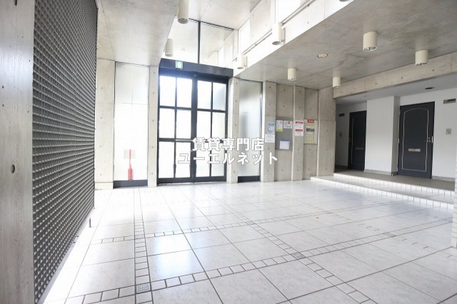 エントランス　毎日通る場所だからこそ、洗練された空間に