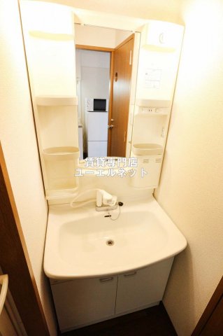 洗面設備　清潔感ある独立洗面台で毎日気持ちよく♪