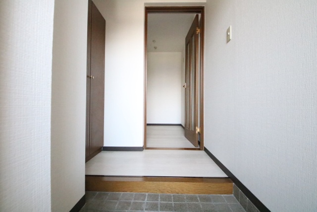 玄関　※別室の参考写真の為、現況優先です。