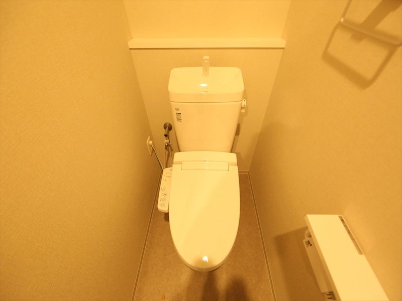 トイレ　温水洗浄暖房便座付トイレ