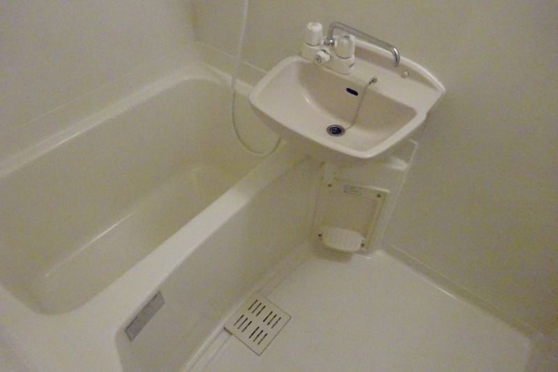 バス・シャワールーム　落ち着いた空間のお風呂です