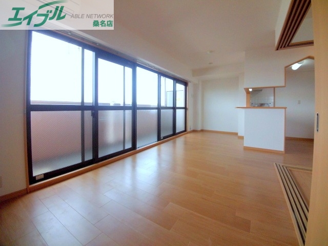 居室・リビング　同型参考写真