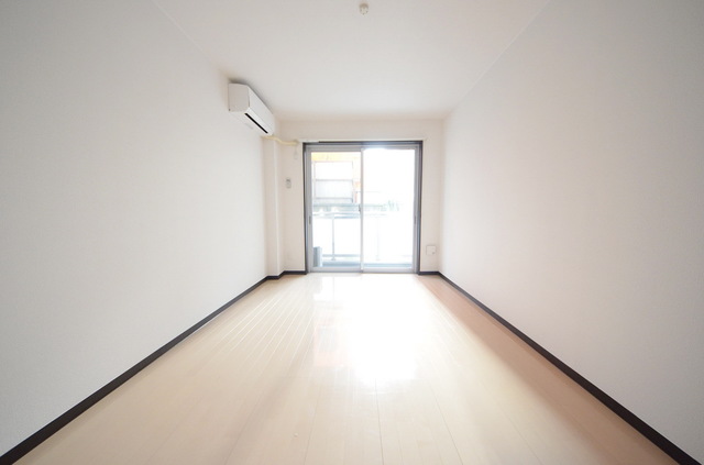 居室・リビング　～スッキリした間取りです～