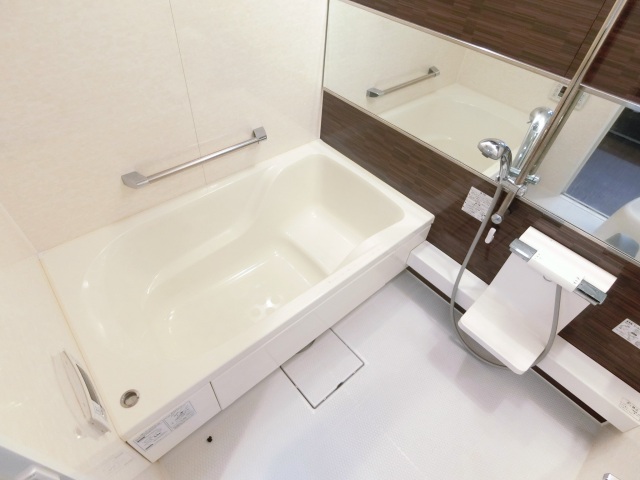 バス・シャワールーム　追い焚き浴室乾燥機付きバスルーム