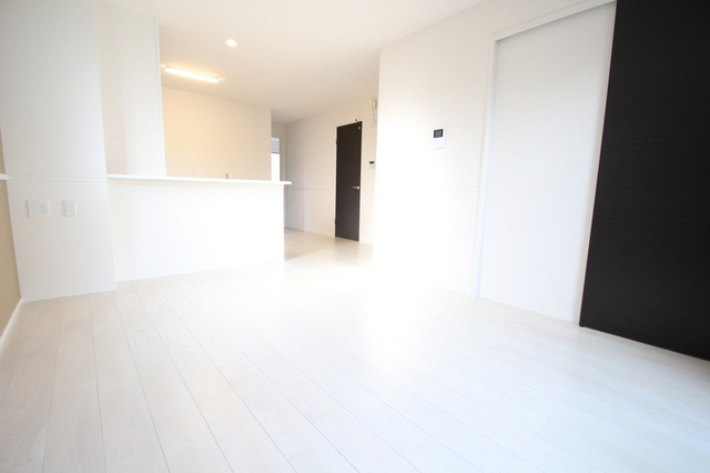 居室・リビング　奥行きあるリビング