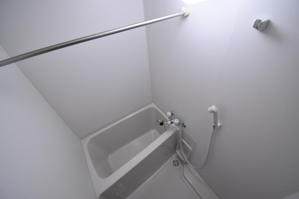 バス・シャワールーム　※同建物の別のお部屋の写真です。