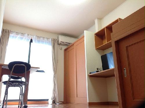 居室・リビング　2Ｆ以上の床材は絨毯です