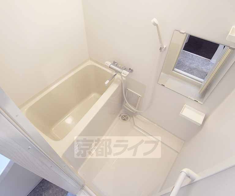 バス・シャワールーム　キレイなお風呂で一日の疲れを癒せます・